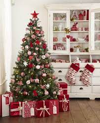 christmas-tree-with-presents10b4414c7ff3ffee.jpg