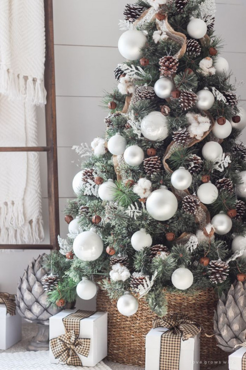 snowy christmas tree in hd free download